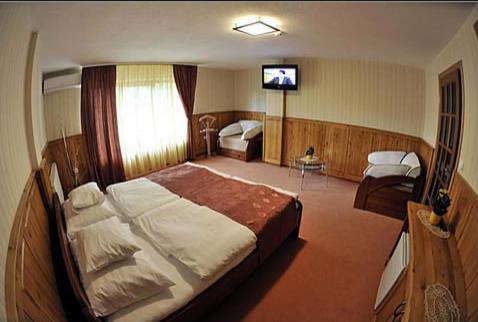 Trojka Hotel Es Panzio ソルノク 部屋 写真